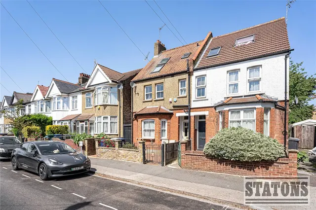 Hutton Grove, Woodside Park, Totteridge, London, N12 8DR, photo 1