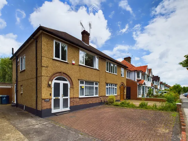 Pinner View, Harrow HA1 4RP, photo 1