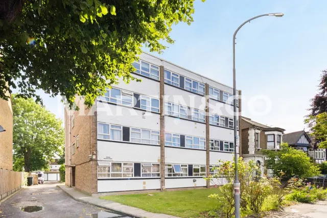 Cambridge Road, Wanstead, London, photo 1