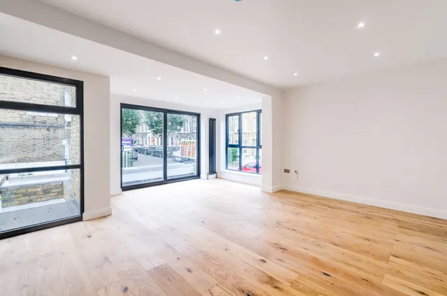 Flat 2, 2c Rush Hill Road, London, photo 1