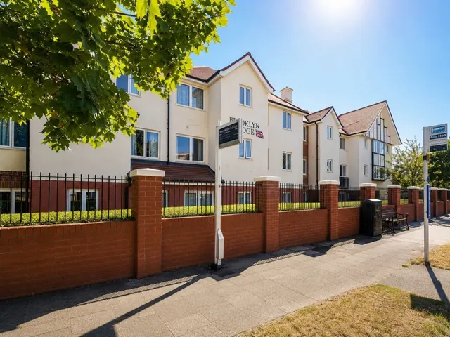 Cooden Drive, Bexhill on Sea, photo 1