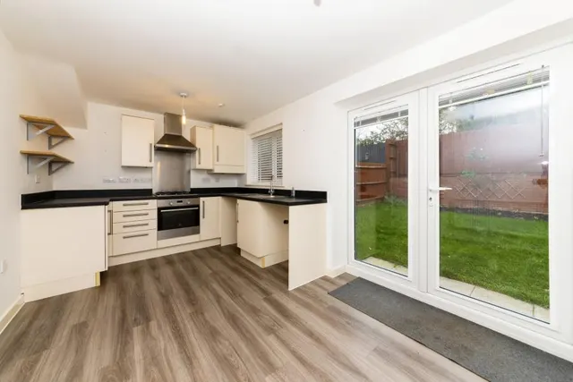 Whitney Drive, Yaxley, PE7, photo 2