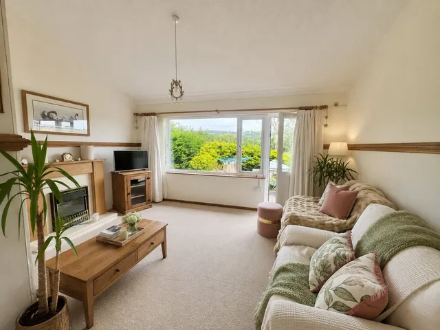 Bishop Wilfrid Road, Teignmouth, Devon, TQ14