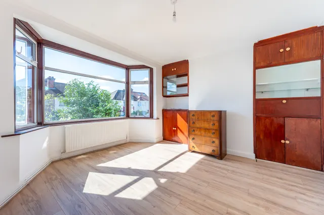 57 Dollis Hill Avenue, London, photo 1