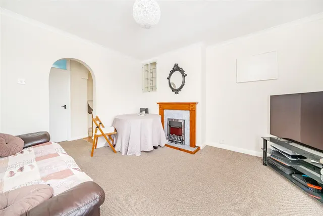 West End Road, Ruislip, HA4, photo 2