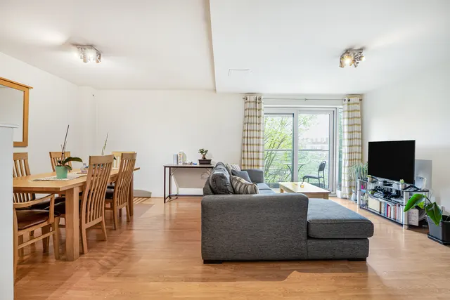 Commercial Road, London, E14, photo 1