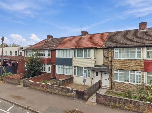 Eleanor Cross Road, Waltham Cross, EN8, photo 1