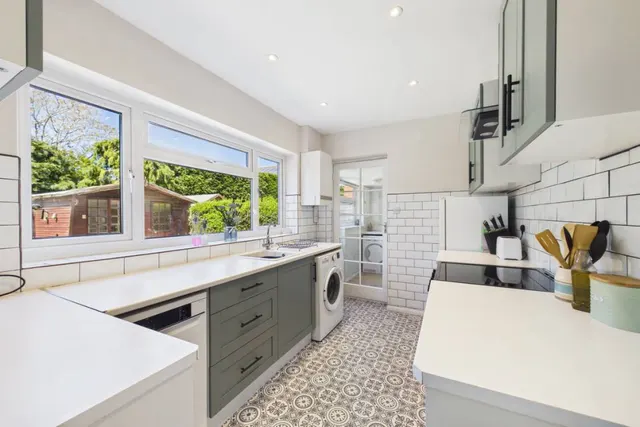 The Avenue, Mortimer Common, RG7, photo 2