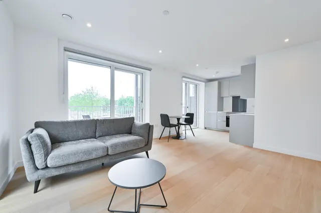 London, N17, photo 1