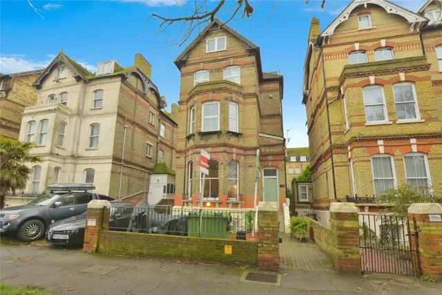 Earls Avenue, Folkestone, Kent, CT20, photo 1