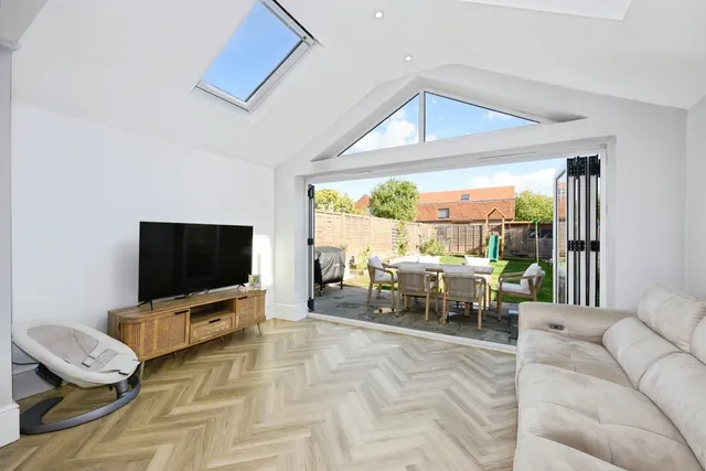 Albury Road, Merstham, RH1, photo 2