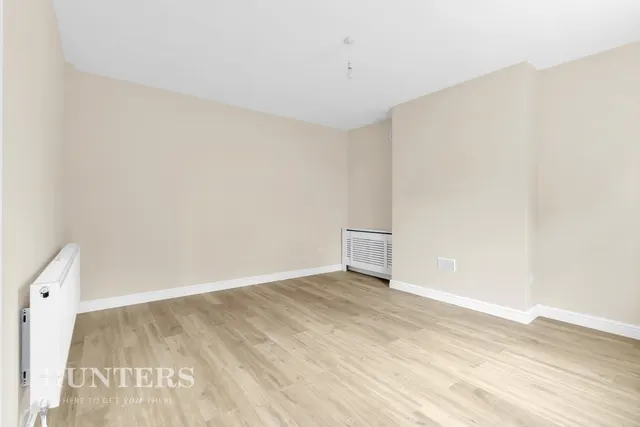 Halifax Road, Hurstead, OL16, photo 3