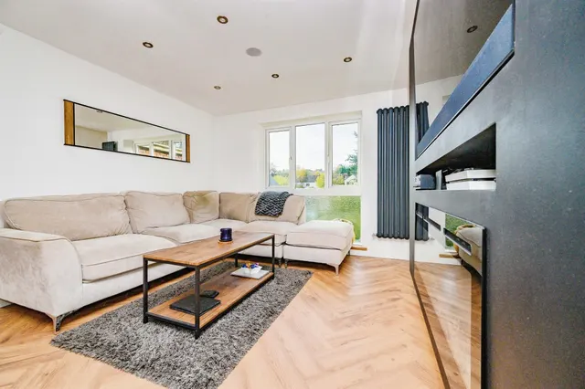 Photo 2 — London Road, Hemel Hempstead