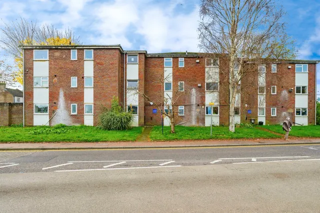 Photo 3 — London Road, Hemel Hempstead