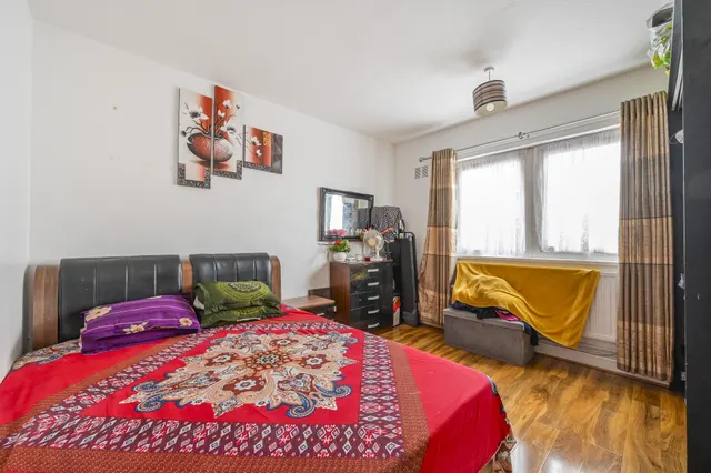 Photo 3 — 8 Carmichael House, Poplar High Street, London