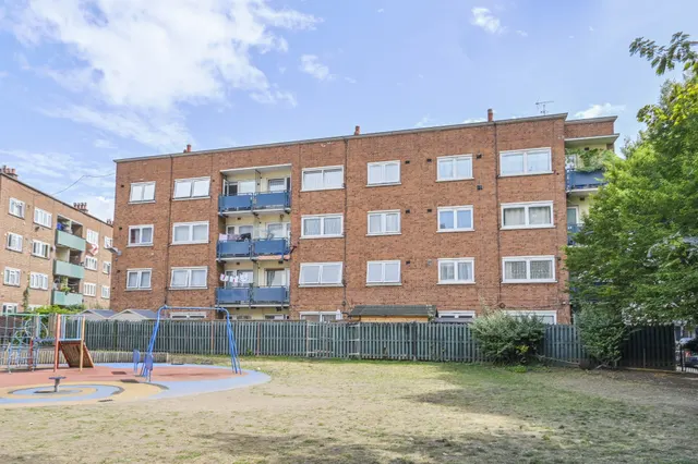 8 Carmichael House, Poplar High Street, London, photo 1