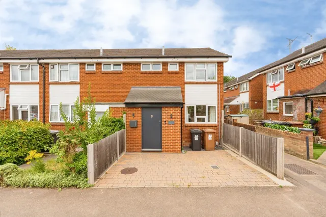 Cooks Mead, Bushey, photo 1