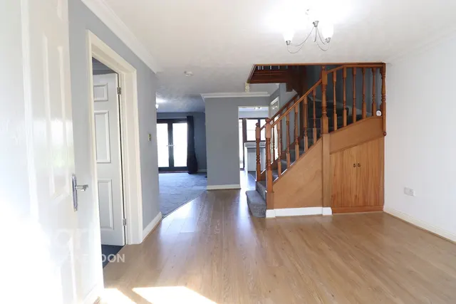 Elmdon Road, South Ockendon, RM15, photo 3