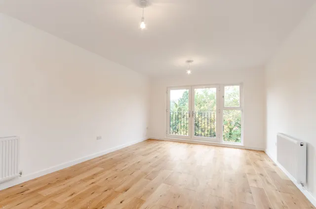 Photo 2 — 17 Kelso Court, 94 Anerley Park, London