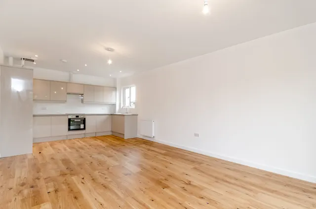Photo 3 — 17 Kelso Court, 94 Anerley Park, London