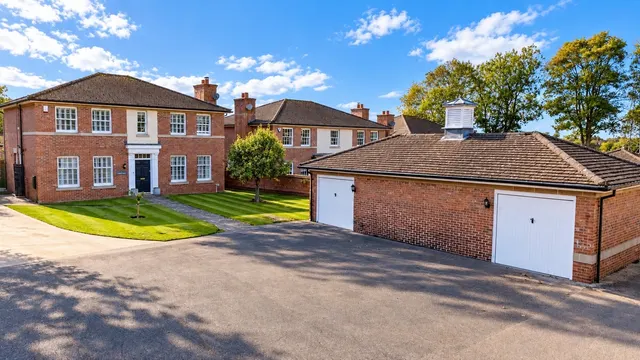Longford Park, Longford, TF10, photo 1