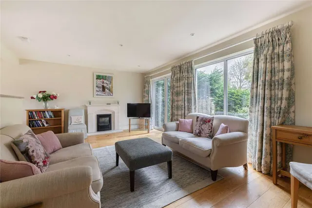 Nelson Close, Stockbridge, SO20, photo 3