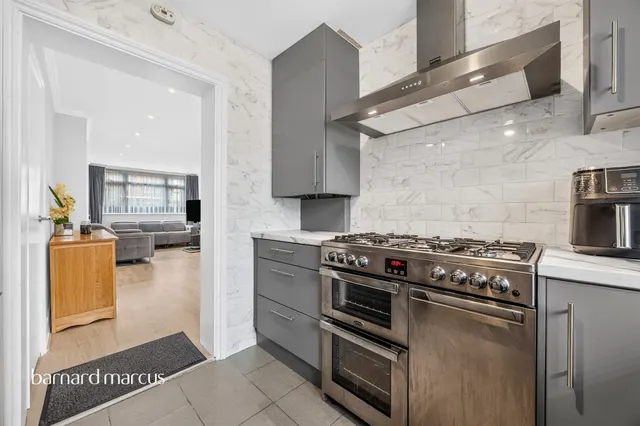 Sandown Road, London, SE25, photo 2