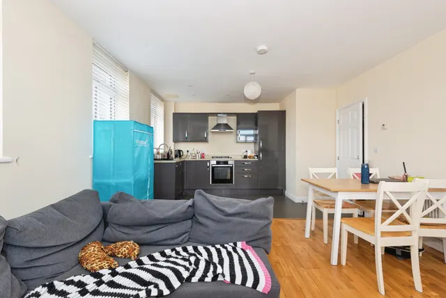 Springfield Road, Horsham, RH12, photo 2