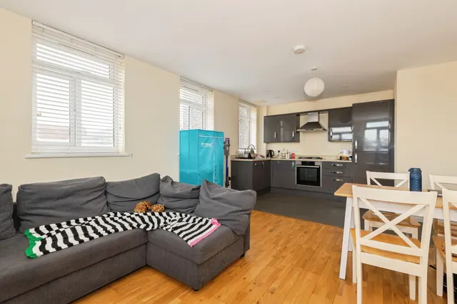 Springfield Road, Horsham, RH12, photo 1