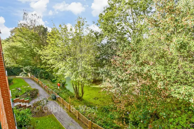 London Road, Uckfield, TN22, photo 3