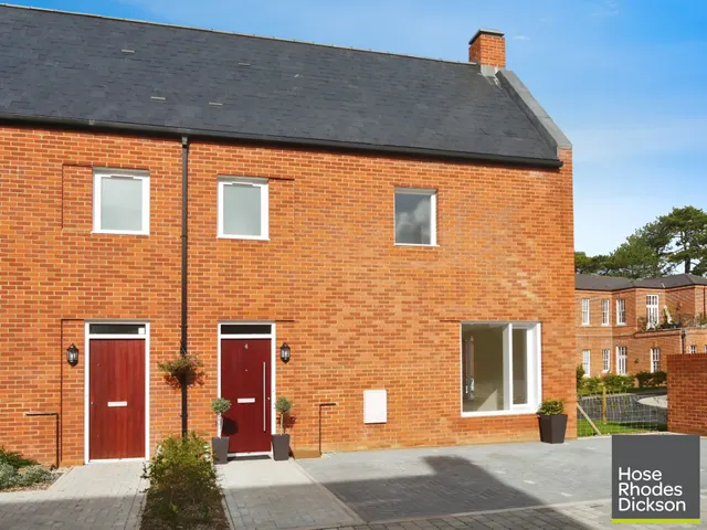 Byron Court, Whitecroft Park, PO30, photo 1