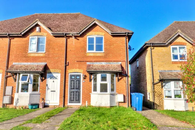 Gardens Close, Stokenchurch, HP14, photo 1