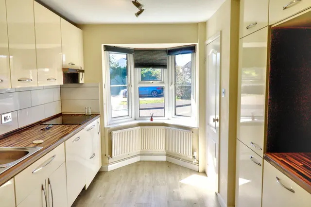 Gardens Close, Stokenchurch, HP14, photo 3