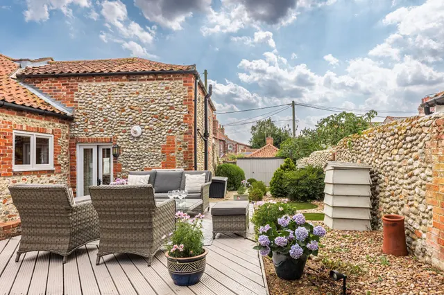 Beautifully Renovated Brick and Flint, photo 3