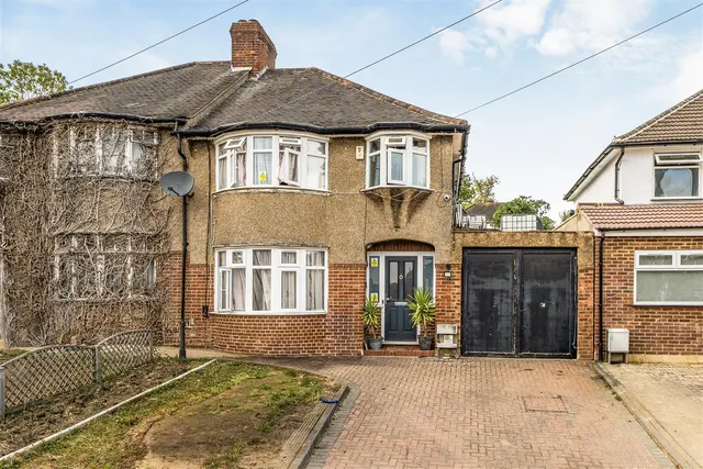 Basing Hill, Wembley, photo 1