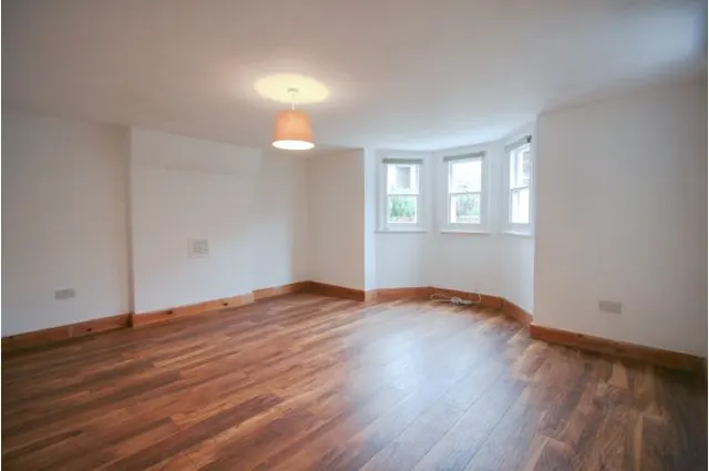 Westdown Road, London, SE6, photo 2