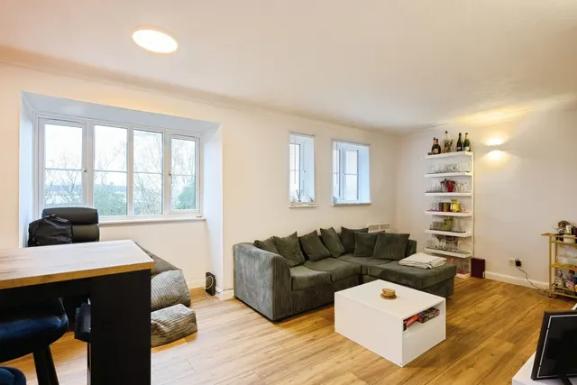 Garlands Road, Redhill, RH1, photo 1