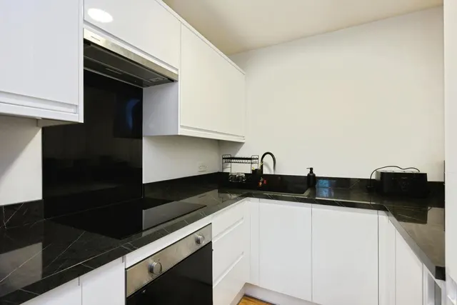 Garlands Road, Redhill, RH1, photo 2