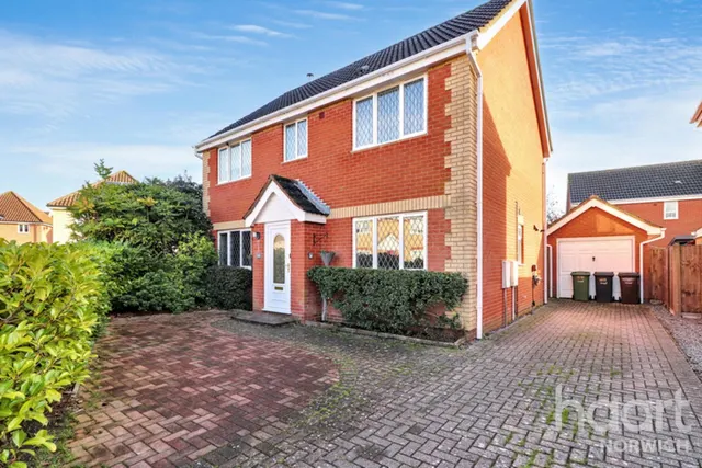 Mallow Way, Wymondham, NR18, photo 1