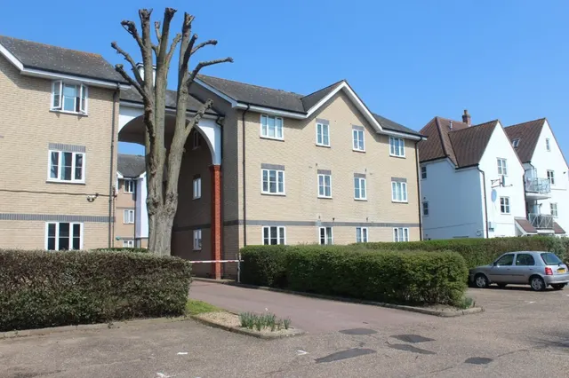 Victoria Chase, North Station Road, photo 1