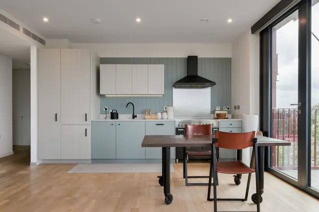 Brentford, TW8, photo 3