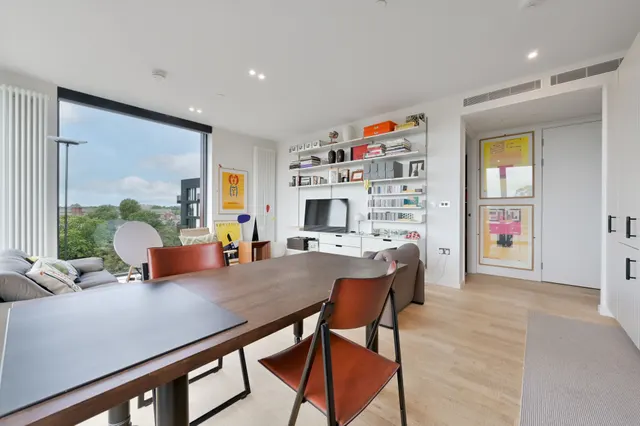 Brentford, TW8, photo 2