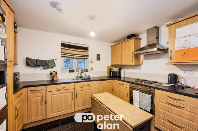 Geraint Jeremiah Close, Neath, SA11, photo 3