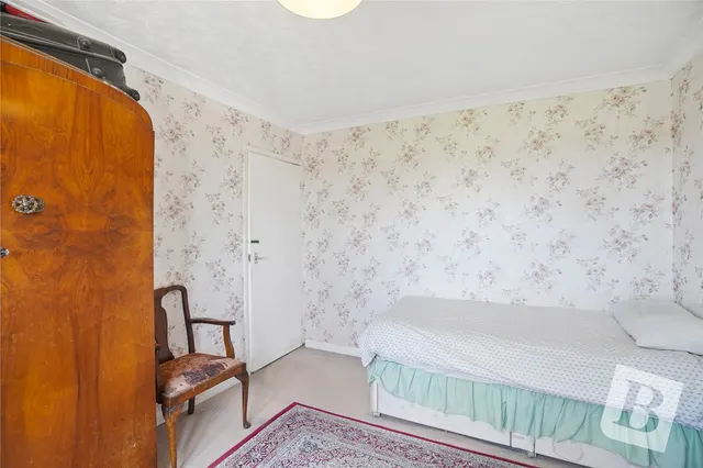 Photo 3 — Winchester Avenue, Upminster, RM14