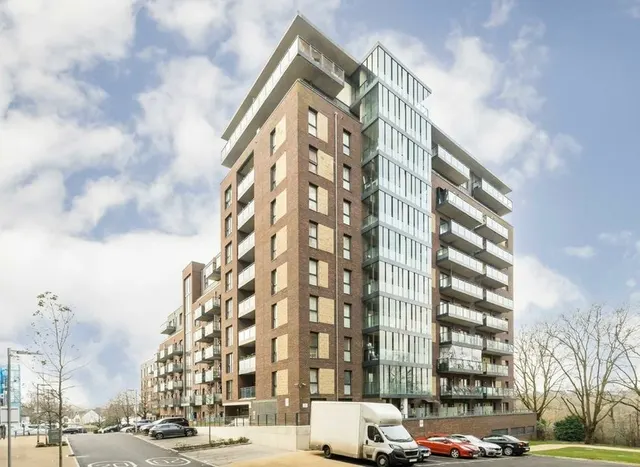 Shearwater Drive, West Hendon, NW9, photo 1