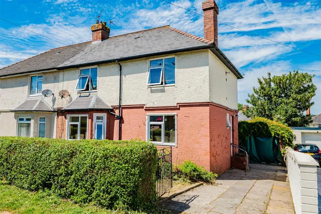 Hywel Crescent, Barry, CF63 1DL, photo 1