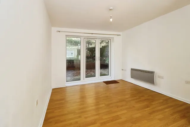 Photo 3 — Yalland Close, Bristol, BS16