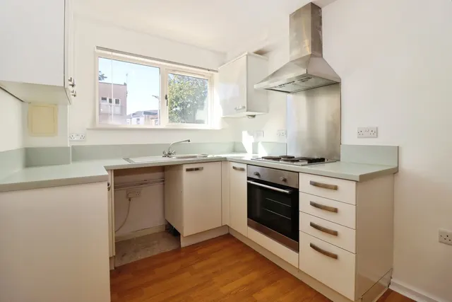 Photo 2 — Yalland Close, Bristol, BS16