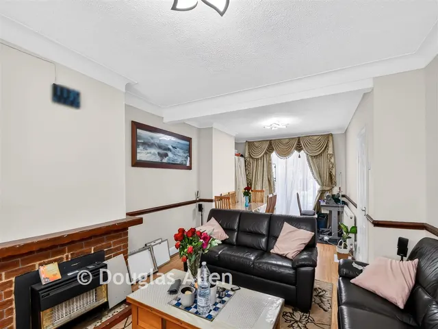 Aldborough Road South, Ilford, IG3, photo 3