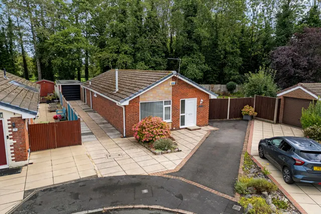 Ronaldshay, Widnes, WA8, photo 1